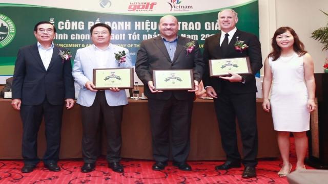 Đại diện tập đoàn BRG nhận giải thưởng sân golf danh giá